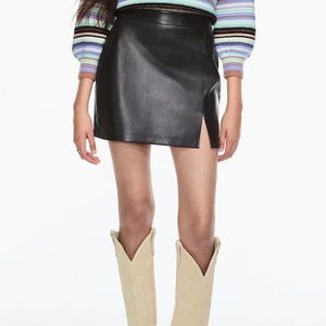 Aritzia size 4 black patio mini skirt worn once dry cleaned once
